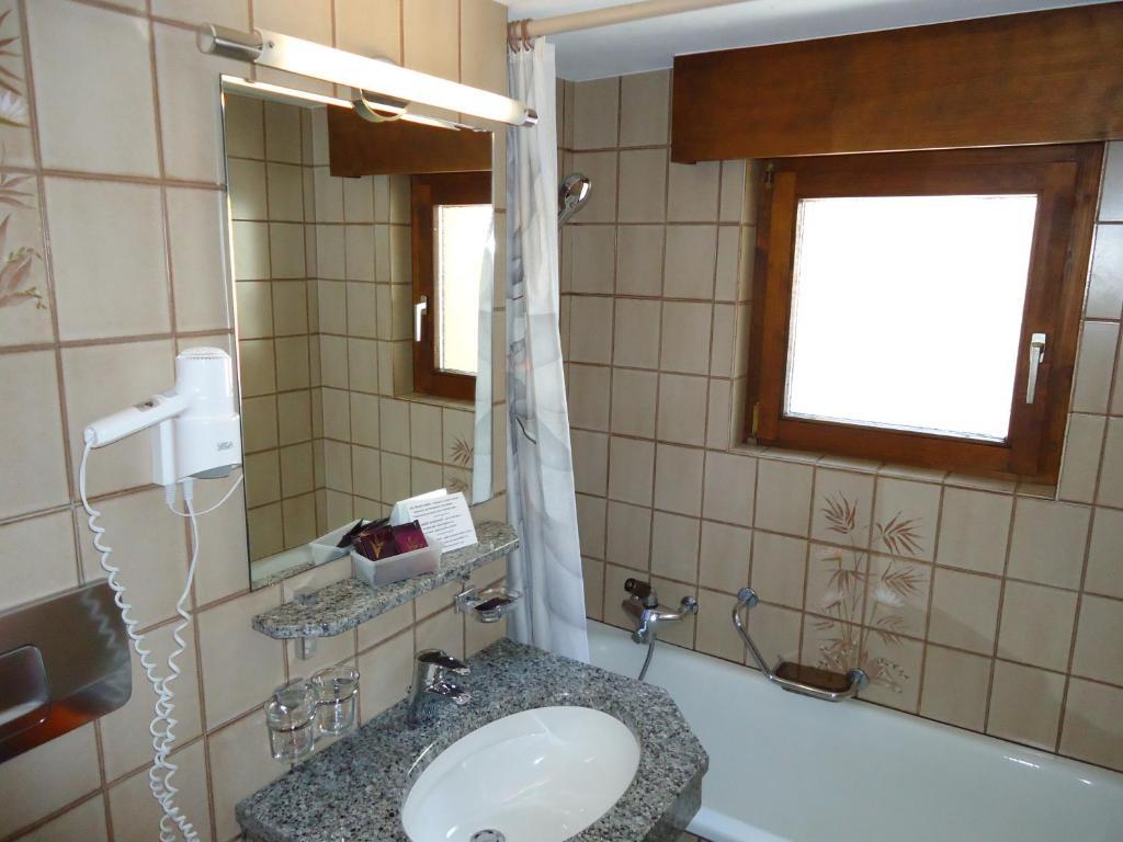 Hotel Monte-Moro Saas-Almagell Εξωτερικό φωτογραφία